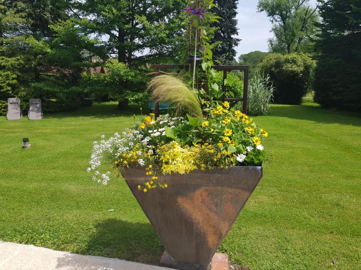 Le Venay Bed & Breakfast Frontenaud Exterior photo