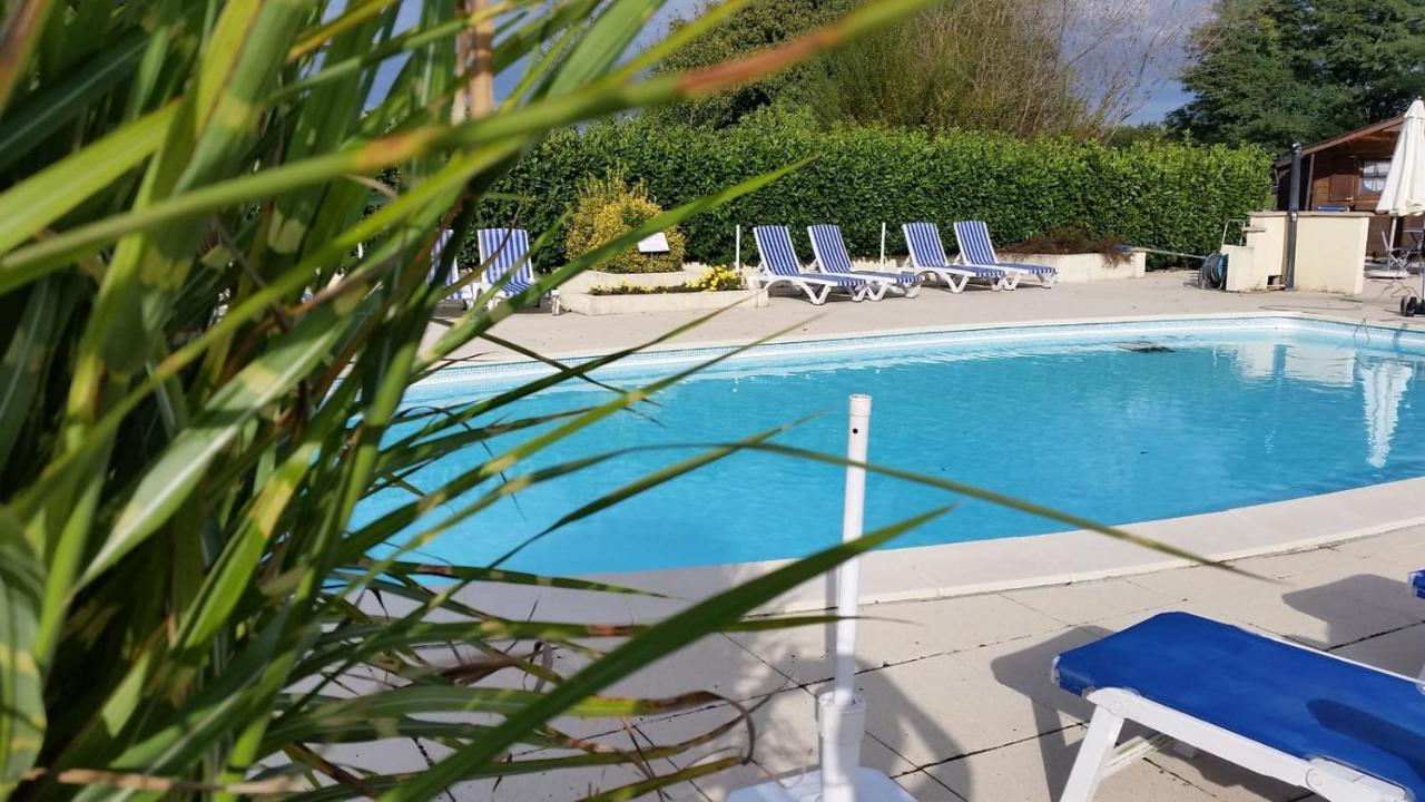 Le Venay Bed & Breakfast Frontenaud Exterior photo