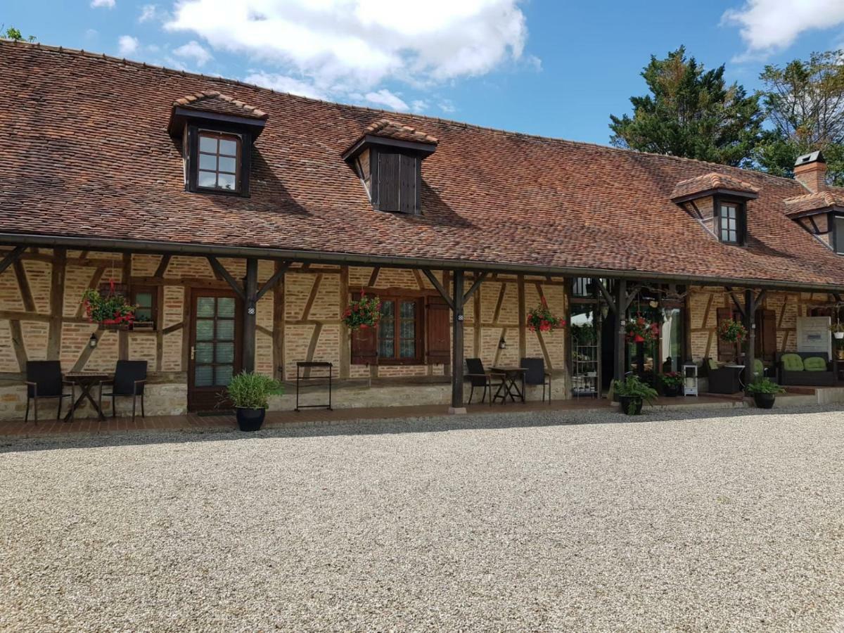 Le Venay Bed & Breakfast Frontenaud Exterior photo